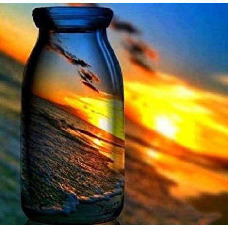 Sonnenuntergang in Glasflasche gefangen